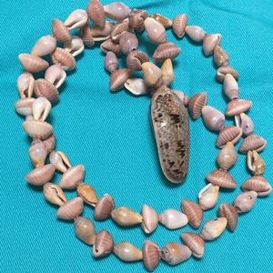 Shell Pendant Necklace